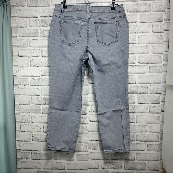 DB 1962 by Dress Barn Strip Crop Jeans 12 - Picture 2 of 5